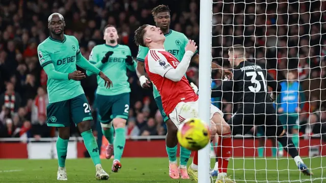 Wolves Arsenal action