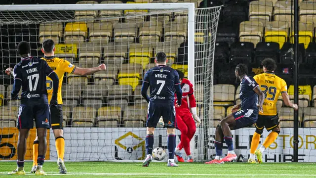 Tete Yengi scores for Livingston against Dundee
