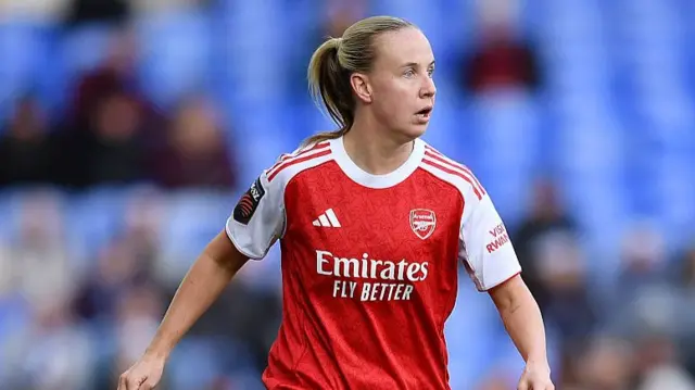Beth Mead of Arsenal runs with the ball during the Barclays Women's Super League match between Everton and Arsenal at Goodison Park on December 13, 2025 in Liverpool, England.