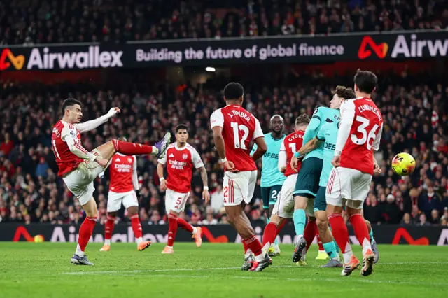 Gabriel Martinelli of Arsenal shoots wide
