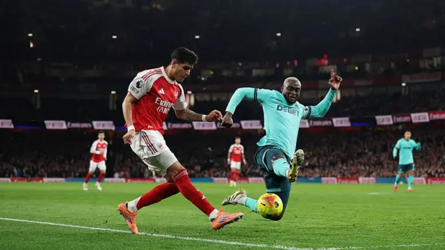 Arsenal Wolves action