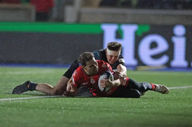 Antoine Dupont goes over for Toulouse's first try