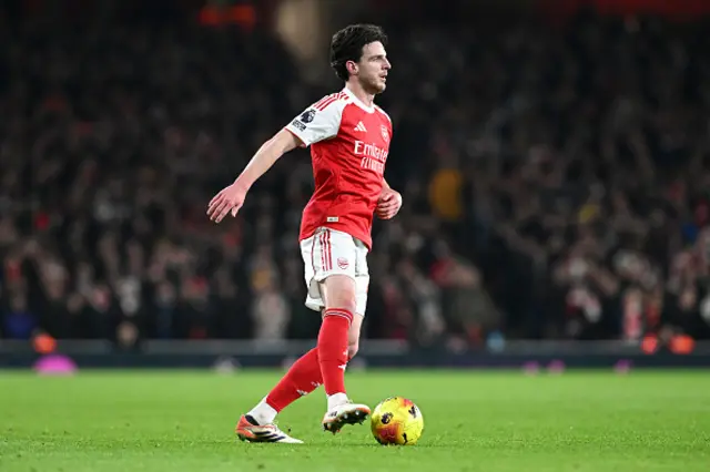 Declan Rice of Arsenal controls the ball
