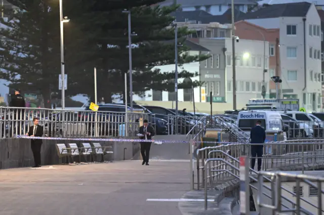 Police continue their investigation on Bondi Beach
