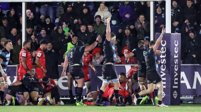 Glasgow players celebrate a try