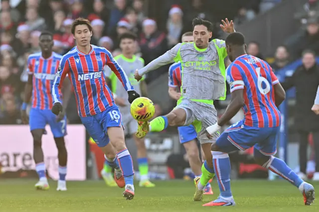 Tijjani Reijnders controls the ball