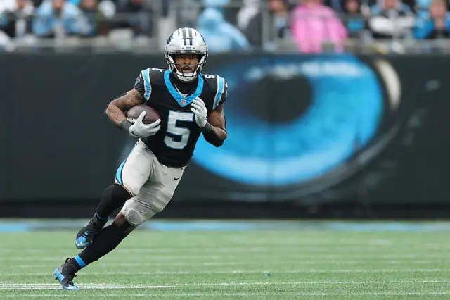 Rico Dowdle running with the ball