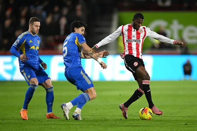 Dango Ouattara of Brentford controls the ball whilst under pressure from Pascal Struijk and Gabriel Gudmundsson