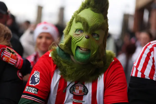 A Sunderland fan disguised as the Grinch