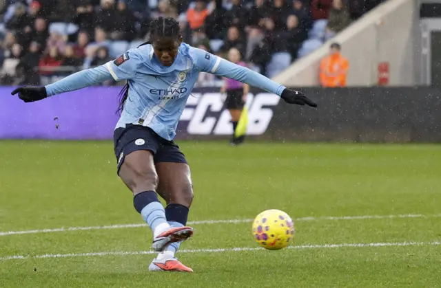 Manchester City's Khadija Shaw shoots at goal