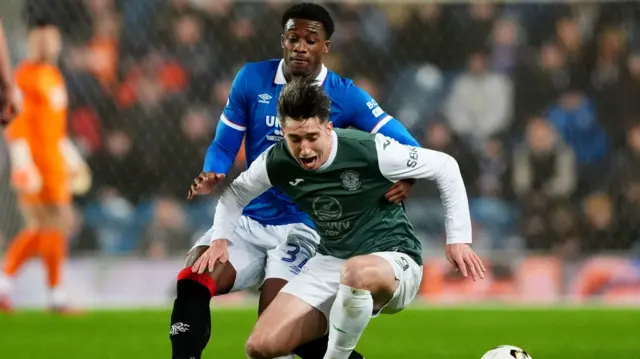 Rangers' Emmanuel Fernandez (left) fouls Hibernian's Kieron Bowie (right) during the William Hill Premiership match at Ibrox Stadium, Glasgow