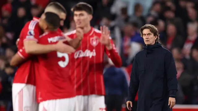 Thomas Frank looks at Nottingham Forest players celebrating