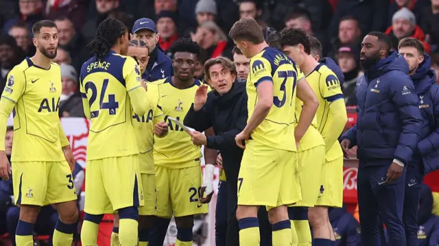 Thomas Frank speaks to his Tottenham players at the City Ground