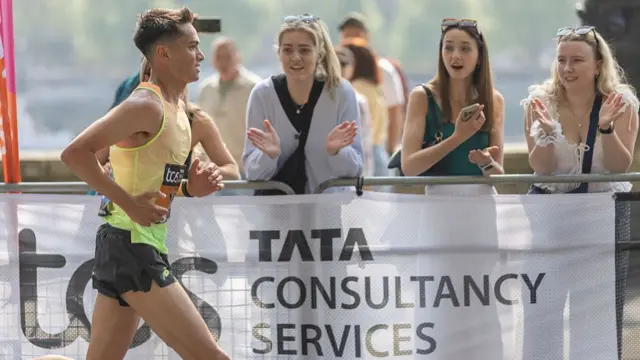 Alex Yee races the London Marathon