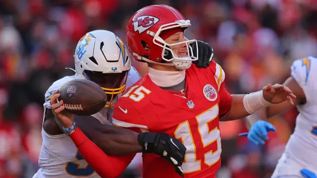 Odafe Oweh of the Los Angeles Chargers sacks Patrick Mahomes of the Kansas City Chiefs