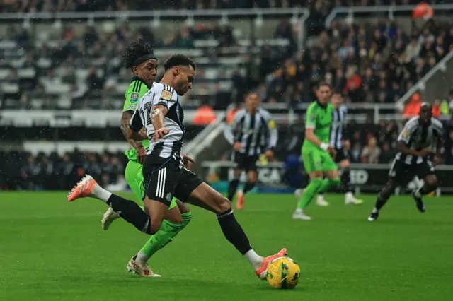 Jacob Murphy of Newcastle United (23) looks to cross