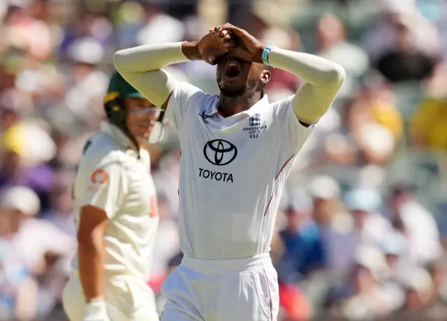 Jofra Archer reacts