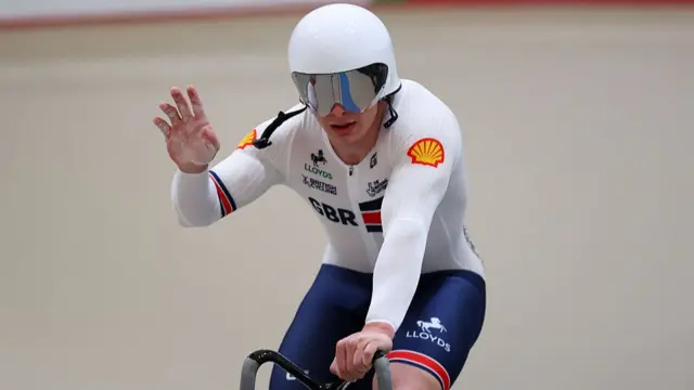 Matthew Richardson waves to the crowd