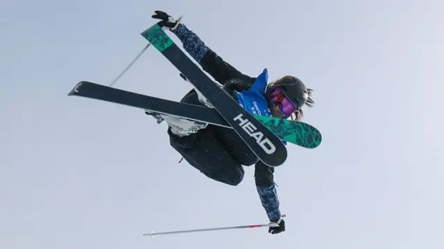 Zoe Atkin in ski halfpipe action