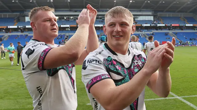Dewi Lake and Jac Morgan clap Ospreys supporters