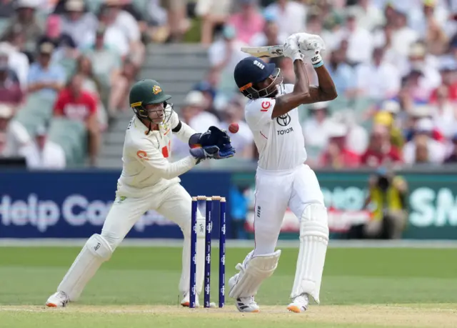 Jofra Archer hits Nathan Lyon for six