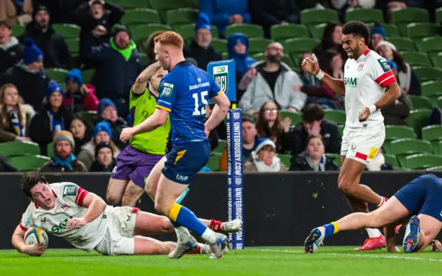 Tom Stewart scores a try