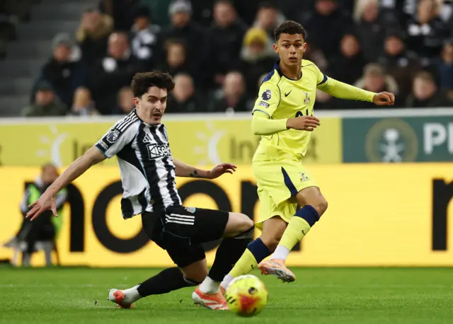 Brennan Johnson plays the ball