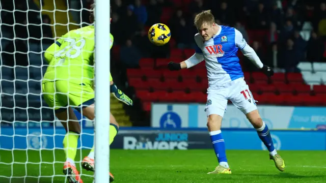 Andri Gudjohnson heads in at the far post