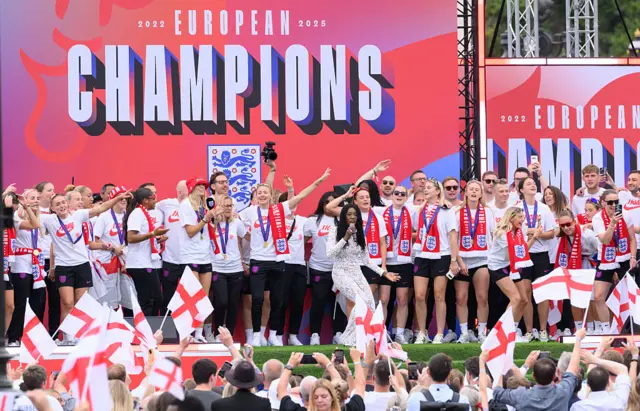 Heather Small performs as England players celebrate on stage during the Homecoming Victory Parade on the Mall, on July 29, 2025 in London, England. England defeated Spain in the UEFA Women's EURO 2025 Final to retain the trophy on 27 July