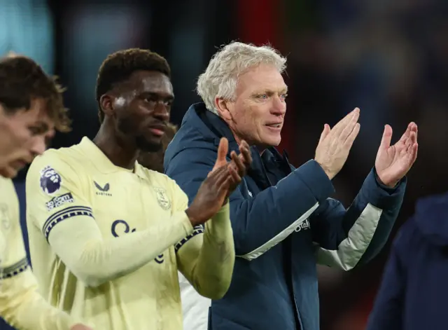Everton manager David Moyes and Tim Iroegbunam applaud fans after the match