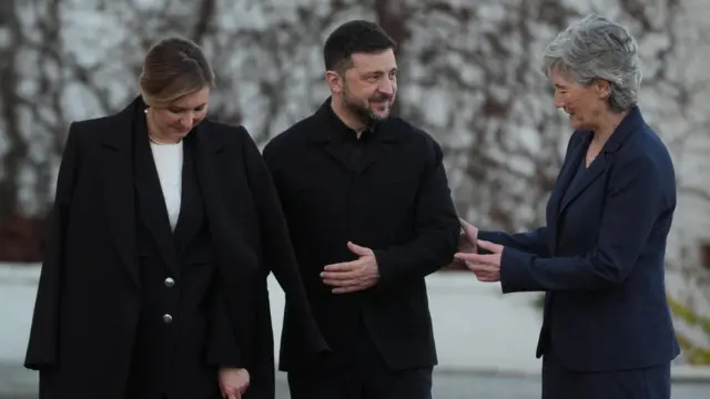 Ukrainian President Zelensky and his wife Olena Zelenska are welcomed by Ireland's President Catherine Connolly as they arrive in Dublin.