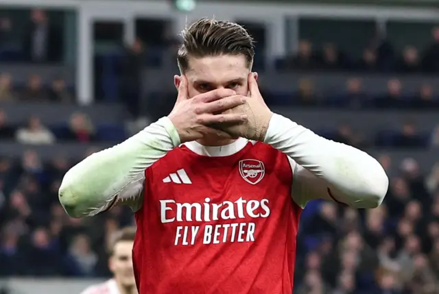 Arsenal's Viktor Gyokeres celebrates scoring their first goal in Premier League fixture v Everton.