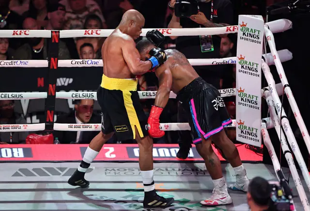 Anderson Silva drops Tyrone Woodley