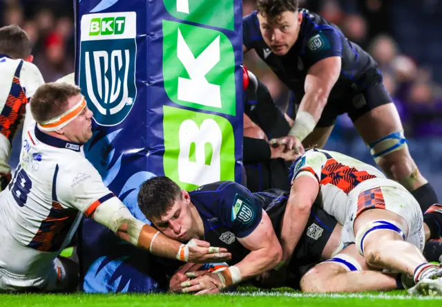 Rory Darge scores to give Glasgow breathing room