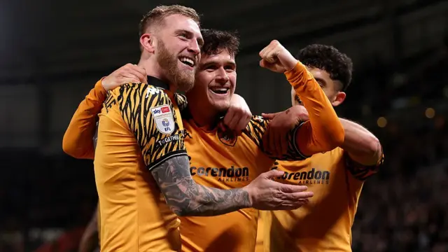 Oli McBurnie celebrates with Hull team-mates