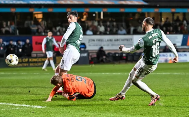 Martin Boyle cracks in the equaliser for Hibs