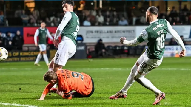 Hibs' Martin Boyle scores
