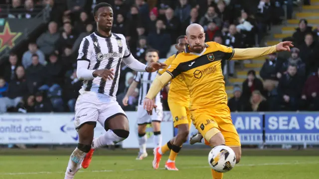 St Mirren's Jonah Ayunga and Livingston's Scott Pittman
