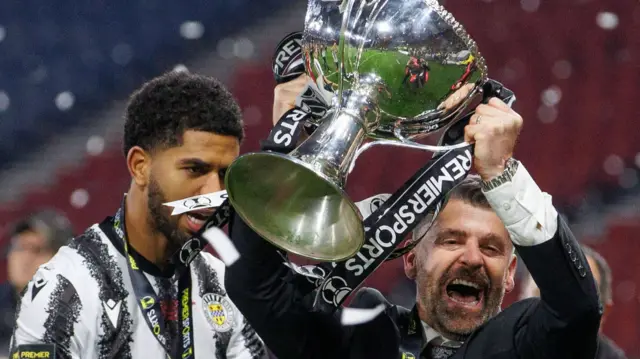 St Mirren manager Stephen Robinson with the Premier Sports Cup