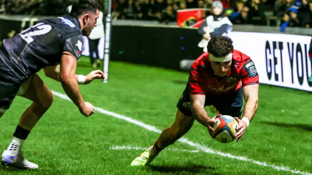 Shane Daly try for Munster