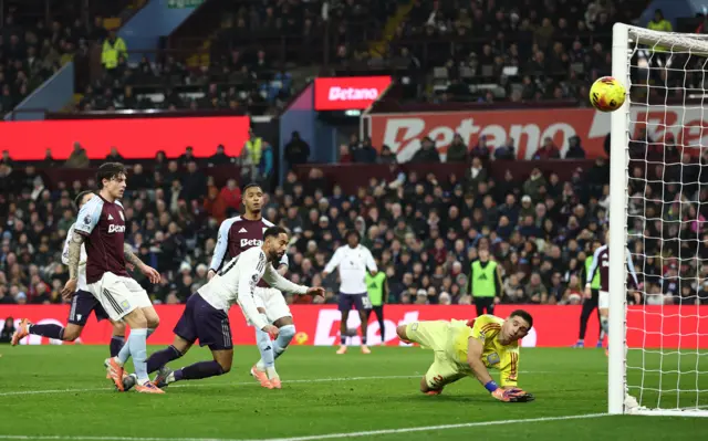 Manchester United's Matheus Cunha misses a chance to score during Premier League fixture v Aston Villa. December 21, 2025.