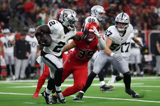 Ashton Jeanty in action for the Raiders