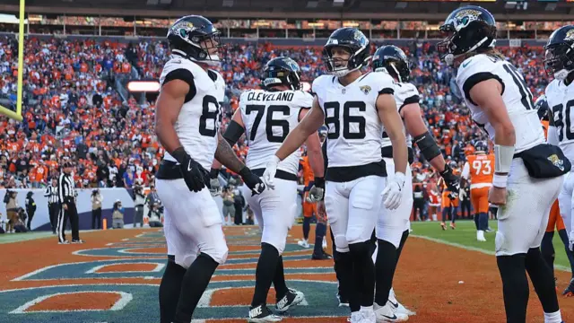 Brenton Strange of the Jaguars in the NFL