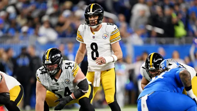 Pittsburgh Steelers quarterback Aaron Rodgers waits for a snap against the Detroit Lions