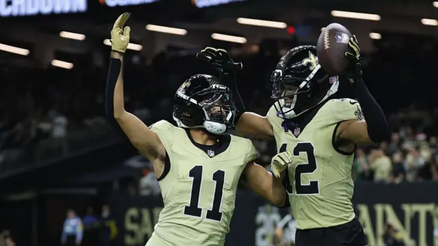 Dante Pettis celebrates with Chris Olave