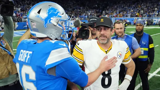 Aaron Rodgers speaks to Jared Goff after the Pittsburgh Steelers win at the Detroit Lions