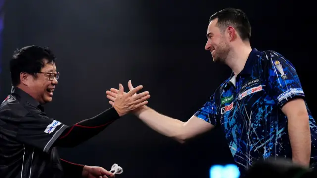Paul Lim shakes hands with Luke Humphries