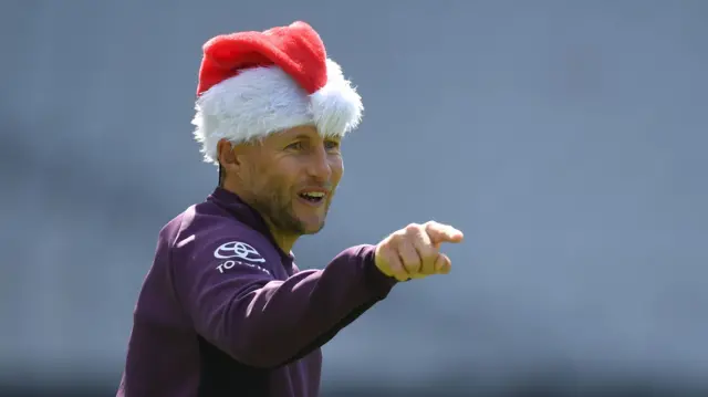Joe Root wearing a Christmas hat
