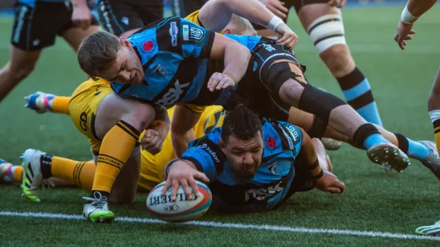 Javan Sebastian scores