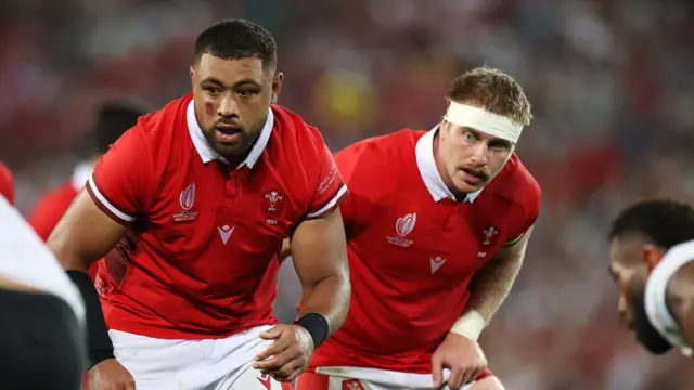 Taulupe Faletau and Aaron Wainwright playing together for Wales